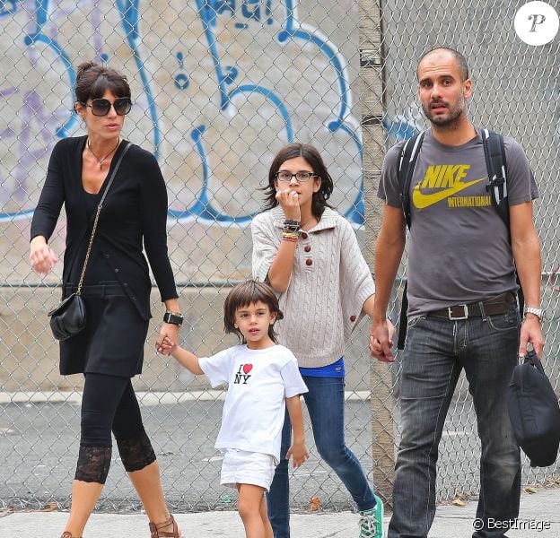 Pep Guardiola, sa femme Cristina et deux de leurs enfants, à New York le 14 septembre 2012
