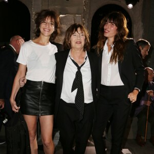 Charlotte Gainsbourg, Jane Birkin et Lou Doillon au Saint Laurent à Paris. Septembre 2016.