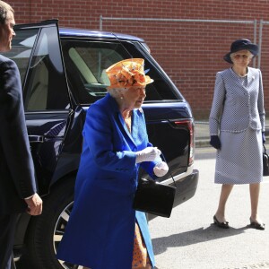 La reine Elizabeth II s'est déplacée jeudi 25 mai 2017 au chevet de survivants de l'attentat perpétré à la Manchester Arena trois jours plus tôt, à l'hôpital royal pour enfants de Manchester. Elle a également exprimé sa gratitude envers les personnels médicaux.