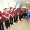 La reine Elizabeth II s'est déplacée jeudi 25 mai 2017 au chevet de survivants de l'attentat perpétré à la Manchester Arena trois jours plus tôt, à l'hôpital royal pour enfants de Manchester. Elle a également exprimé sa gratitude envers les personnels médicaux.