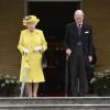 La reine Elizabeth II et le prince Philip ont observé une minute de silence suite à l'attentat de Manchester lors de la garden party donnée dans les jardins de Buckingham Palace à Londres, le 23 mai 2017.