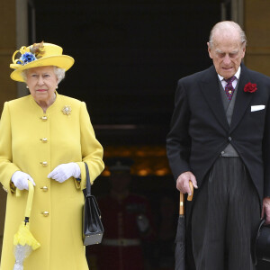 La reine Elizabeth II et le prince Philip ont observé une minute de silence suite à l'attentat de Manchester lors de la garden party donnée dans les jardins de Buckingham Palace à Londres, le 23 mai 2017.