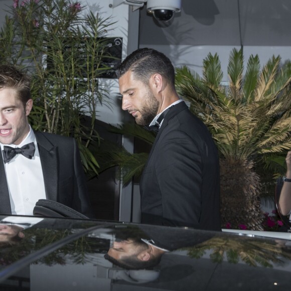 Robert Pattinson et sa compagne FKA Twigs - Descente des marches du film "Good Time" lors du 70ème Festival International du Film de Cannes. Le 25 mai 2017. © Borde-Jacovides-Moreau/Bestimage