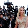 Uma Thurman (robe Atelier Versace) - Montée des marches de la cérémonie de clôture du 70ème Festival International du Film de Cannes. Le 28 mai 2017. © Borde-Jacovides-Moreau/Bestimage