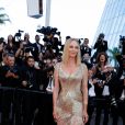 Uma Thurman (robe Atelier Versace) - Montée des marches de la cérémonie de clôture du 70ème Festival International du Film de Cannes. Le 28 mai 2017. © Borde-Jacovides-Moreau/Bestimage