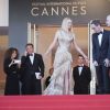 Uma Thurman, Reda Kateb, Karel Och - Montée des marches de la cérémonie de clôture du 70ème Festival International du Film de Cannes. Le 28 mai 2017. © Borde-Jacovides-Moreau / Bestimage
