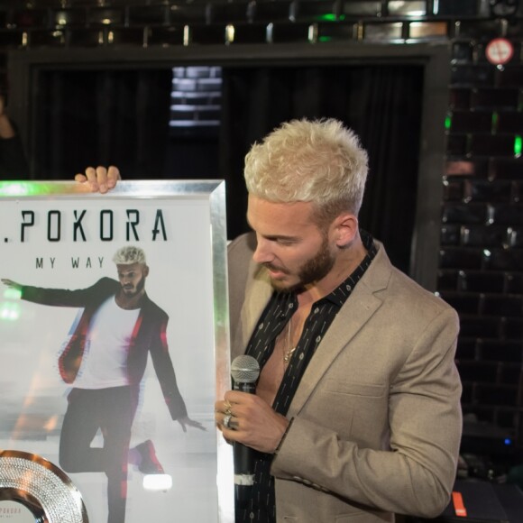 Exclusif - Matt Pokora (M. Pokora) reçoit son disque de diamant (500.000 albums) au restaurant la "Gioia" à Paris, le 10 mai 2017. © Rachid Bellak/Bestimage