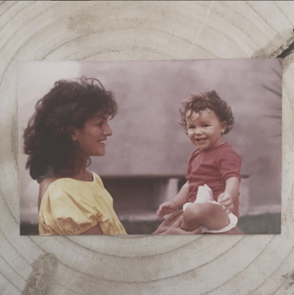 Alizée, toute petite, et sa maman. Une archive personnelle dévoilée sur Instagram le 28 mai 2017.