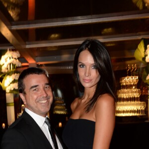 Arnaud Lagardère et sa femme Jade Foret à la Soirée de gala de la Fondation Paris Saint-Germain qui fête ses 15 ans au Pavillon Gabriel à Paris le 27 janvier 2015.