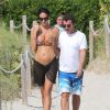 Arnaud Lagardere et sa femme Jade Foret, enceinte de son deuxieme enfant, profitent de la plage alors qu'ils sont en vacances a Miami. Le 28 octobre 2013