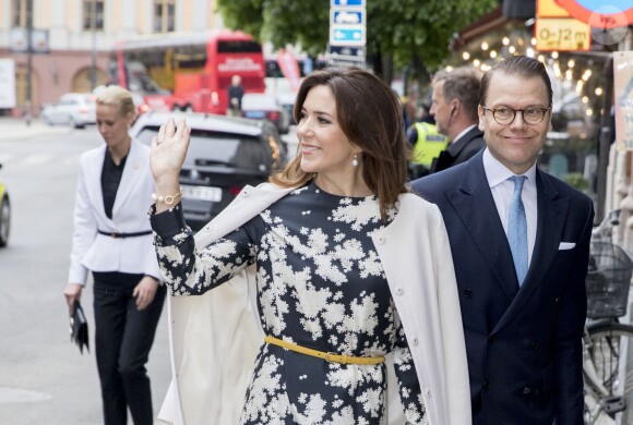 La princesse Mary de Danemark arrive à l'ambassade du Danemark avec le prince Daniel de Suède, à Stockholm, le 30 mai 2017.