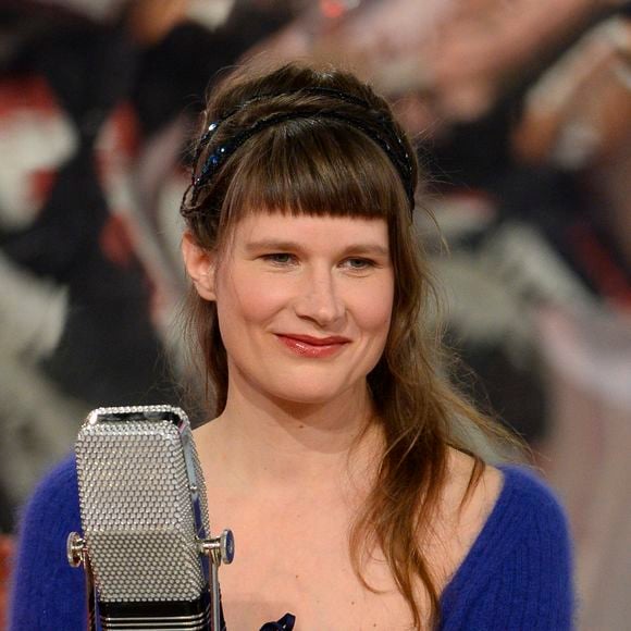 La chanteuse Camille - Enregistrement de l'emission de "Vivement dimanche" a Paris le 9 octobre 2013. L'emission sera diffusee le 13 octobre 2013.