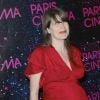 La chanteuse Camille (enceinte) assiste à la première du film " Elle s'en va" lors du Festival Paris Cinema à Paris le 30 juin 2013.