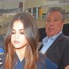 Style 1 : Selena Gomez (en robe Jacquemus et sandales Louis Vuitton) à New York, le 5 juin 2017.