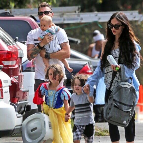 Exclusif - Megan Fox et son mari Brian Austin Green sont allés déjeuner avec leurs enfants Noah, Journey et Bodhi au restaurant Nobu à Malibu, le 22 mai 2017