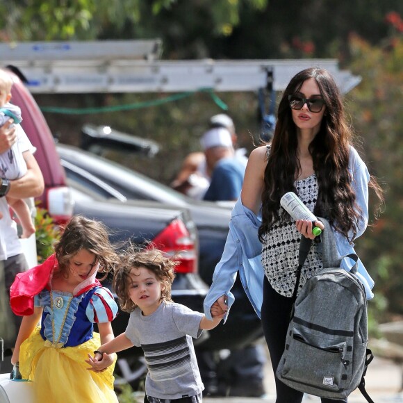 Exclusif - Megan Fox et son mari Brian Austin Green sont allés déjeuner avec leurs enfants Noah, Journey et Bodhi au restaurant Nobu à Malibu, le 22 mai 2017