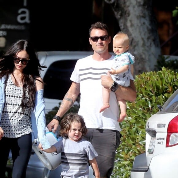 Exclusif - Megan Fox et son mari Brian Austin Green sont allés déjeuner avec leurs enfants Noah, Journey et Bodhi au restaurant Nobu à Malibu, le 22 mai 2017