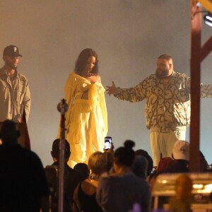 Rihanna, DJ Khaled et Bryson Tiller sur le tournage d'un nouveau clip dans le quartier de Little Haiti à Miami, le 5 juin 2017. © CPA/Bestimage