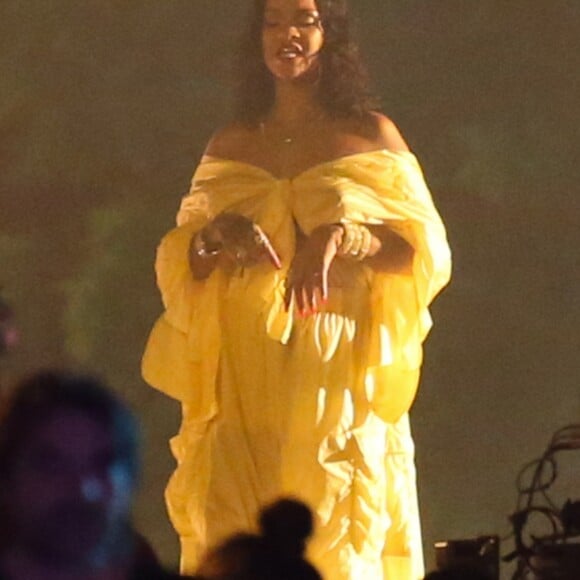 Rihanna, DJ Khaled et Bryson Tiller sur le tournage d'un nouveau clip dans le quartier de Little Haiti à Miami, le 5 juin 2017. © CPA/Bestimage