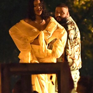 Rihanna, DJ Khaled et Bryson Tiller sur le tournage d'un nouveau clip dans le quartier de Little Haiti à Miami, le 5 juin 2017.