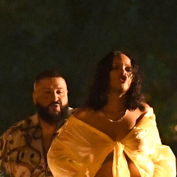 Rihanna, DJ Khaled et Bryson Tiller sur le tournage d'un nouveau clip dans le quartier de Little Haiti à Miami, le 5 juin 2017.