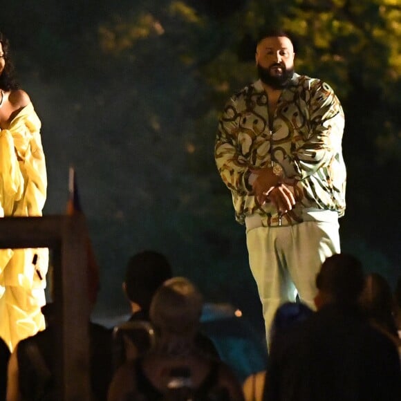 Rihanna, DJ Khaled et Bryson Tiller sur le tournage d'un nouveau clip dans le quartier de Little Haiti à Miami, le 5 juin 2017.