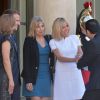Le président de la République française Emmanuel Macron et sa femme, la première dame Brigitte Macron (Trogneux) raccompagnent après un entretien le président du Guatemala Jimmy Morales et sa femme, la première dame Hilda Patricia Morales au palais de l'Elysée à Paris, France, le 8 juin 2017. © Giancarlo Gorassini/Bestimage