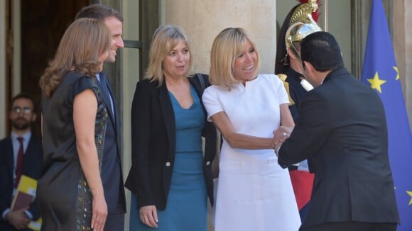 Brigitte Macron tout de blanc vêtue, vers une nouvelle victoire d'Emmanuel