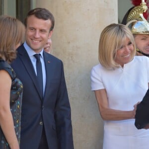 Le président de la République française Emmanuel Macron et sa femme, la première dame Brigitte Macron (Trogneux) raccompagnent après un entretien le président du Guatemala Jimmy Morales et sa femme, la première dame Hilda Patricia Morales au palais de l'Elysée à Paris, France, le 8 juin 2017. © Giancarlo Gorassini/Bestimage