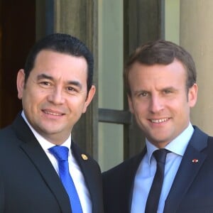 Le président de la République Emmanuel Macron reçoit le président du Guatemala Jimmy Morales au Palais de l'Elysée à Paris, le 8 juin 2017. © Giancarlo Gorassini/Bestimage