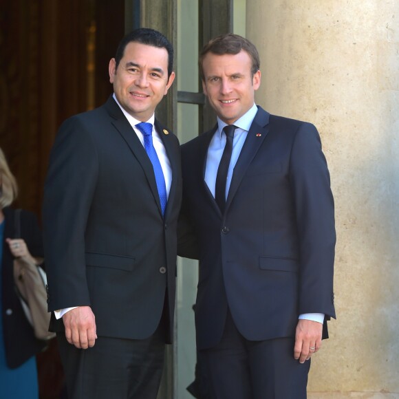 Le président de la République Emmanuel Macron reçoit le président du Guatemala Jimmy Morales au Palais de l'Elysée à Paris, le 8 juin 2017. © Giancarlo Gorassini/Bestimage