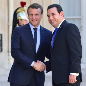 Le président de la République Emmanuel Macron reçoit le président du Guatemala Jimmy Morales au Palais de l'Elysée à Paris, le 8 juin 2017. © Giancarlo Gorassini/Bestimage