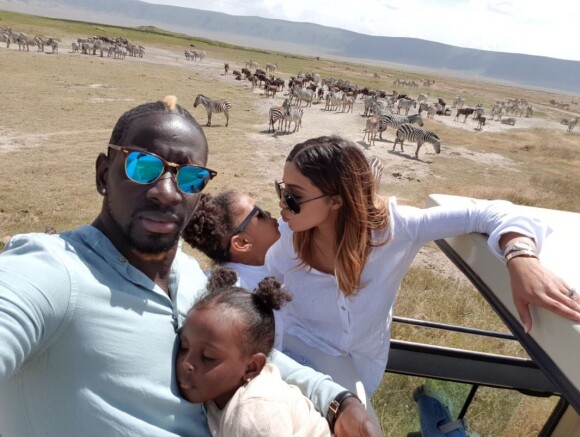 Mamadou Sakho en vacances en Tanzanie avec sa femme Majda et leurs deux filles Aïda et Sienna, juin 2017.