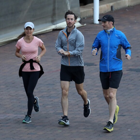 Exclusif - Pippa Middleton, son mari James Matthews et leur coach font un jogging à Sydney, en Australie. Le 31 mai 2017.