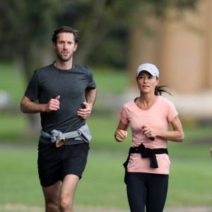 Exclusif - Pippa Middleton, son mari James Matthews et leur coach font un jogging à Sydney, en Australie. Le 31 mai 2017.