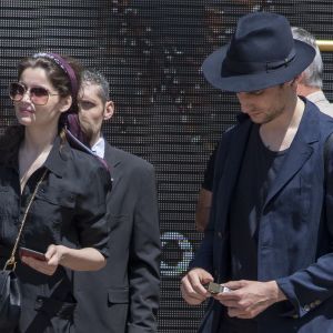 Exclusif - Laetitia Casta et son compagnon Louis Garrel vont prendre un verre au "Fouquets" Majestic à Cannes le 24 mai 2017