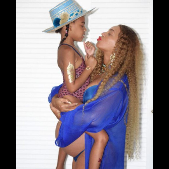 Beyoncé pose avec sa fille Blue Ivy sur Instagram le 30 mai 2017.