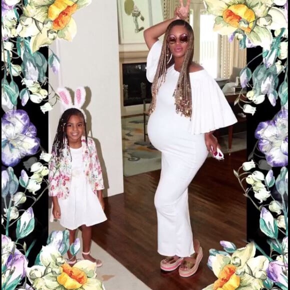 Beyoncé avec sa fille Blue Ivy lors de la célébration de Pâques. Photo posté sur Instagram le 23 avril 2017.