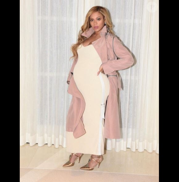 Beyoncé, enceinte de ses jumeaux, pose avec style sur Instagram le 19 mars 2017.