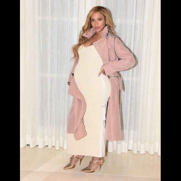 Beyoncé, enceinte de ses jumeaux, pose avec style sur Instagram le 19 mars 2017.