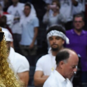 Beyoncé et Jay Z lors du match de NBA de Clippers de Los Angeles contre Utah Jazz au Staples Center de Los Angeles le 20 avril 2017.