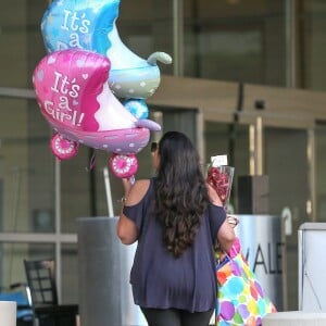 Arrivée de cadeaux pour la naissance des jumeaux de Beyonce et de Jay Z à Los Angeles Le 17 juin 2017