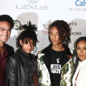 Will Smith, Jada Pinkett et leurs enfants Willow Smith, Jaden Smith et Trey Smith - Célébrités arrivant au 26ème EMA Awards au studio de la Warner à Burbank le 22 octobre 2016