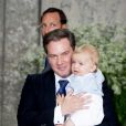 Christopher O'Neill et son fils le prince Nicolas de Suède - Baptême du prince Oscar de Suède à Stockholm en Suède le 27 mai 2016.