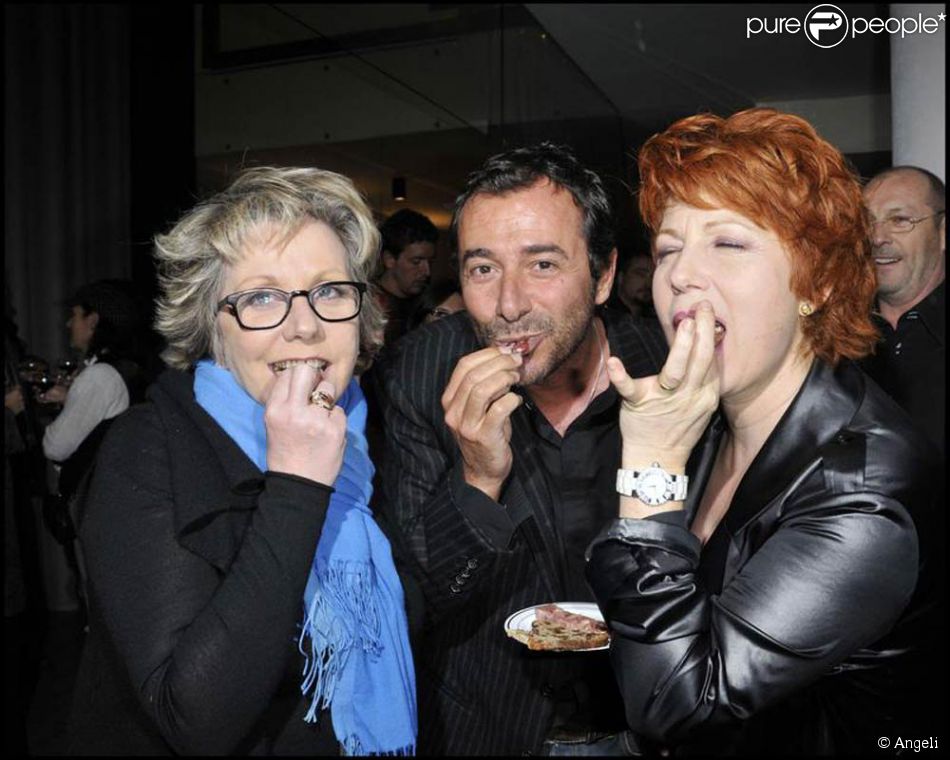 Bernard Montiel Veronique Genest Et Francoise Laborde A La Presentation De La Piece Madame Butterlight Au Theatre De La Gaite Montparnasse 28 01 09 Purepeople