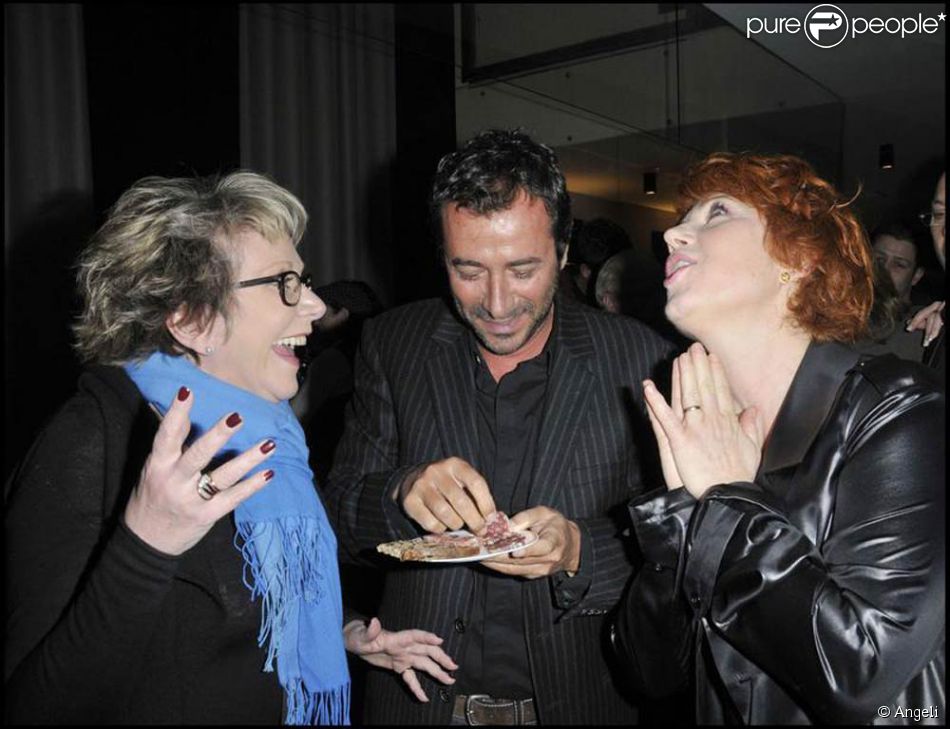 Francoise Laborde Bernard Montiel Et Veronique Genest A La Presentation De La Piece Madame Butterlight Au Theatre De La Gaite Montparnasse 28 01 09 Purepeople
