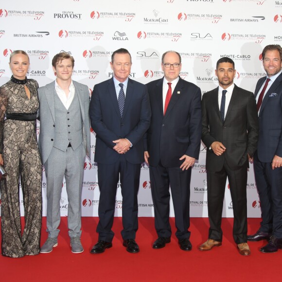 Malin Akerman, Lucas Till, Robert Patrick, le prince Albert II de Monaco, Wilmer Valderrama, Michael Weatherly et Barrett Foa lors de l'ouverture de la 57e édition du Festival de la Télévision de Monte-Carlo le 16 juin 2017. © Denis Guignebourg / Bestimage