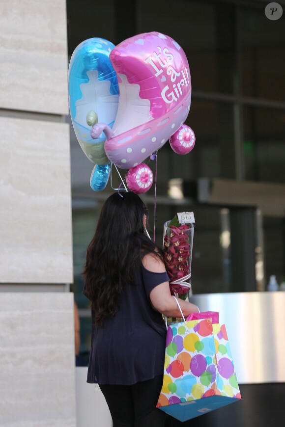 Arrivée de cadeaux pour la naissance des jumeaux de Beyonce et de Jay Z à Los Angeles Le 17 juin 2017