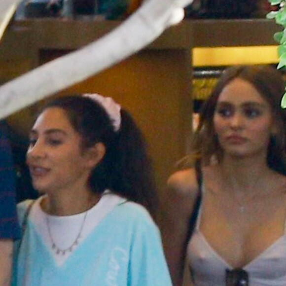 Exclusif - Lily-Rose Depp fait du shopping à West Hollywood, le 7 juin 2017.