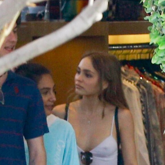 Exclusif - Lily-Rose Depp fait du shopping à West Hollywood, le 7 juin 2017.